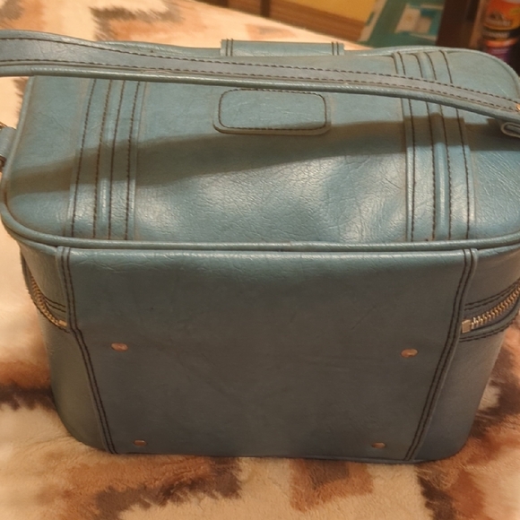 Blue Faux Leather Vintage Train Case - Picture 6 of 11